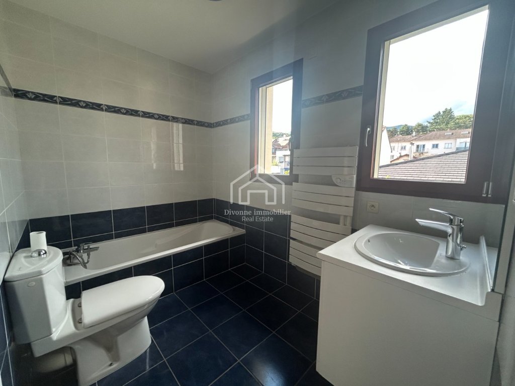 APPARTEMENT T5 A LOUER - DIVONNE LES BAINS - 149.79 m2 - 3 150 € charges comprises par mois