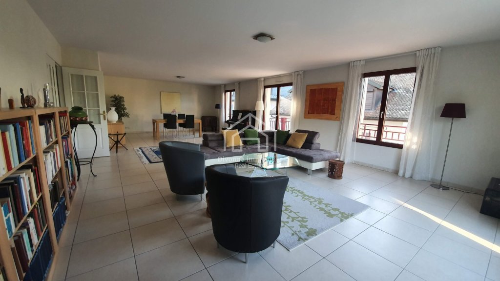 APPARTEMENT T5 A LOUER - DIVONNE LES BAINS - 149.79 m2 - 3 150 € charges comprises par mois