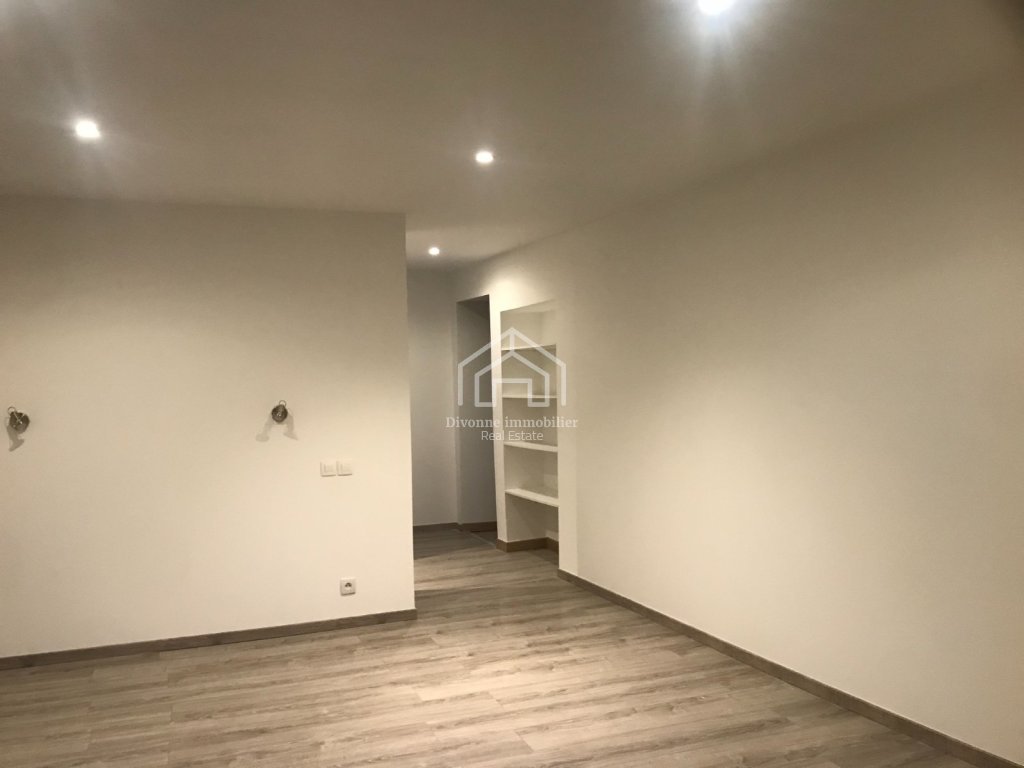 APARTMENT 5 ROOMS TO RENT - DIVONNE LES BAINS - 137.35 m2 - 2 550 &euro; including tenant fees