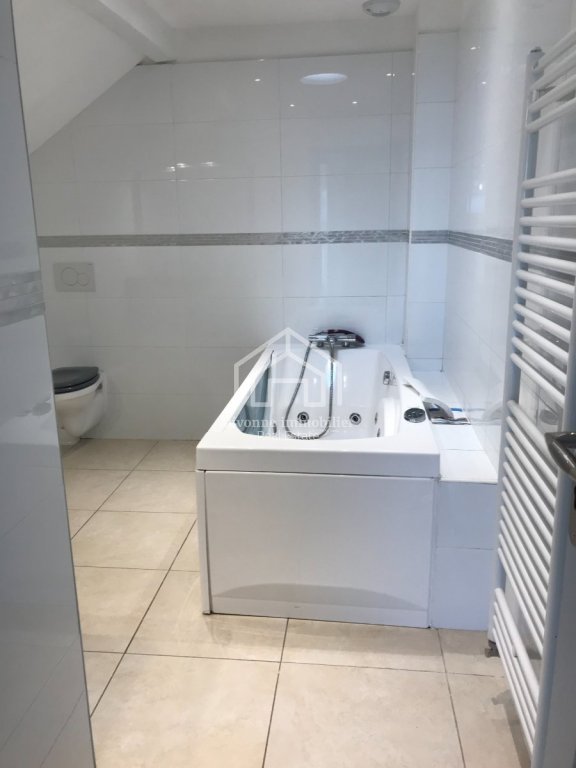 APARTMENT 5 ROOMS TO RENT - DIVONNE LES BAINS - 137.35 m2 - 2 550 &euro; including tenant fees