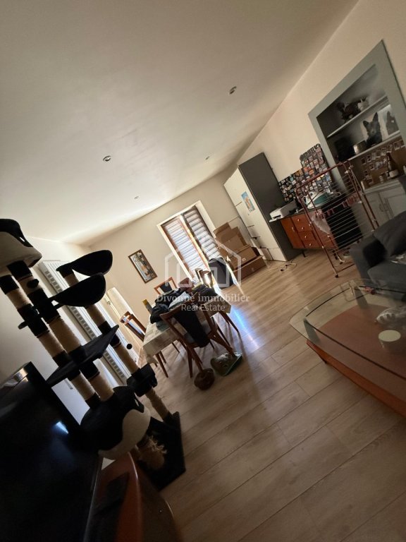 APARTMENT 5 ROOMS TO RENT - DIVONNE LES BAINS - 137.35 m2 - 2 550 &euro; including tenant fees