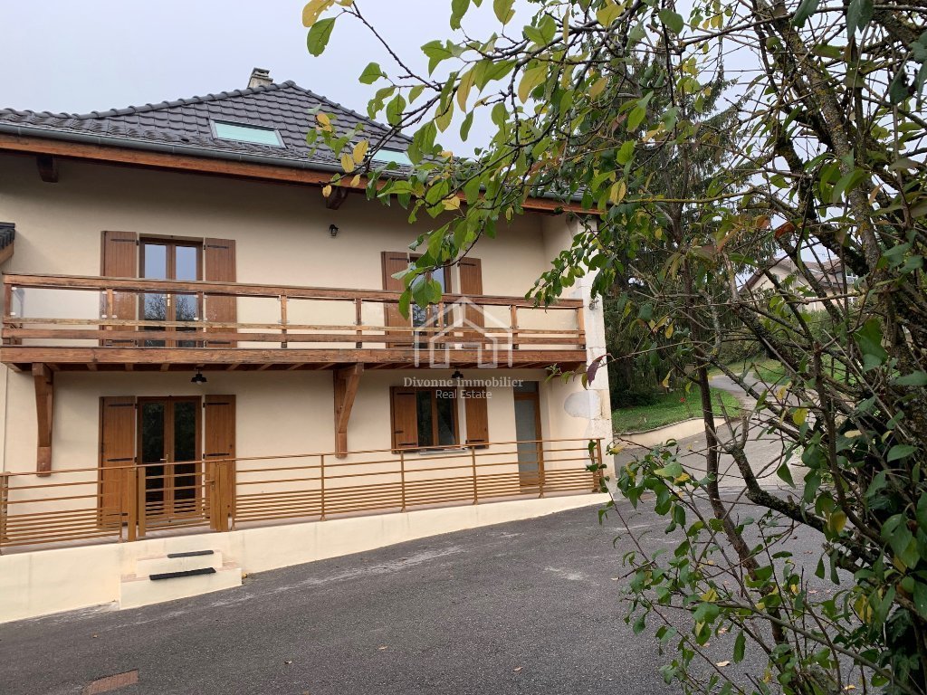 T5 en Triplex A LOUER - DIVONNE LES BAINS - 137.35 m2 - 2 550 &euro; charges comprises par mois