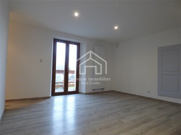 T5 en Triplex A LOUER - DIVONNE LES BAINS - 137.35 m2 - 2 550 &euro; charges comprises par mois
