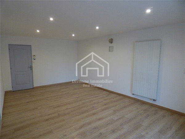 T5 en Triplex A LOUER - DIVONNE LES BAINS - 137.35 m2 - 2 550 &euro; charges comprises par mois