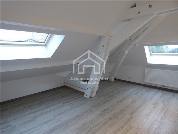 T5 en Triplex A LOUER - DIVONNE LES BAINS - 137.35 m2 - 2 550 &euro; charges comprises par mois