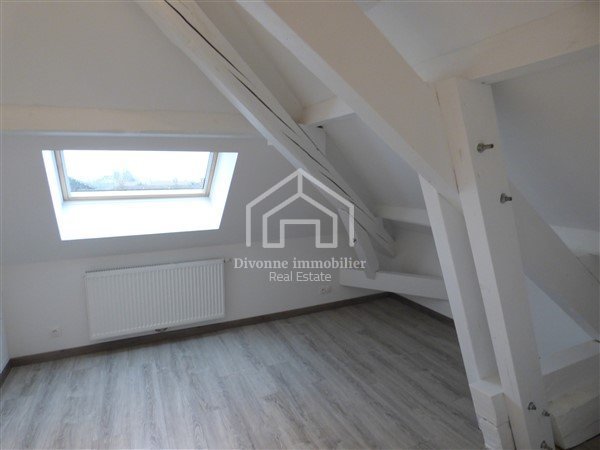 T5 en Triplex A LOUER - DIVONNE LES BAINS - 137.35 m2 - 2 550 &euro; charges comprises par mois