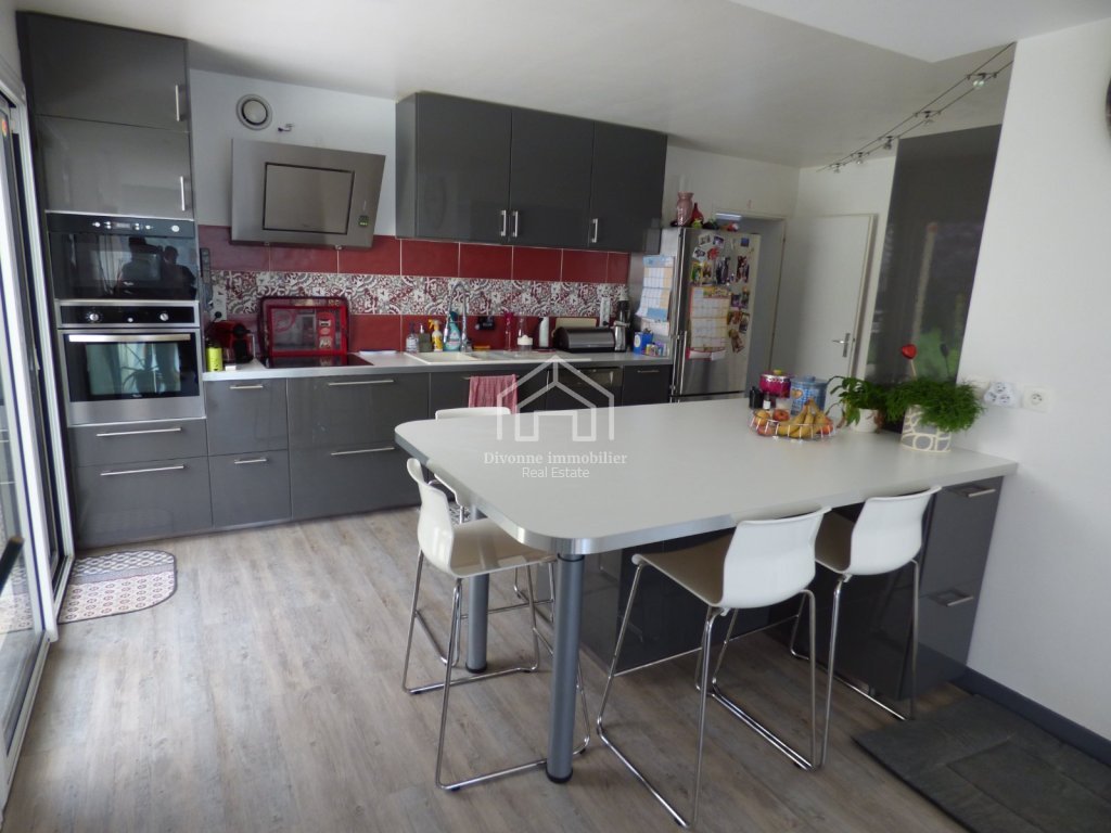 VILLA A LOUER - DIVONNE LES BAINS - 181.27 m2 - 3�650�&euro; charges comprises par mois