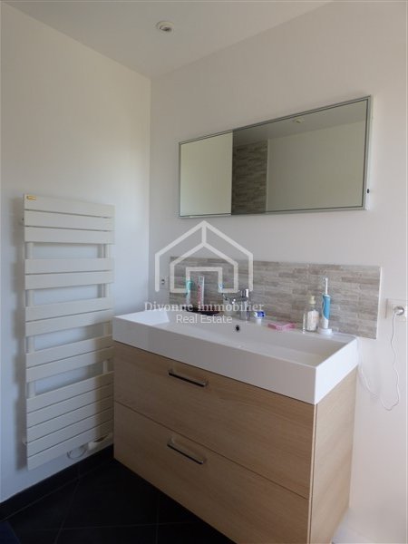 VILLA A LOUER - DIVONNE LES BAINS - 181.27 m2 - 3�650�&euro; charges comprises par mois