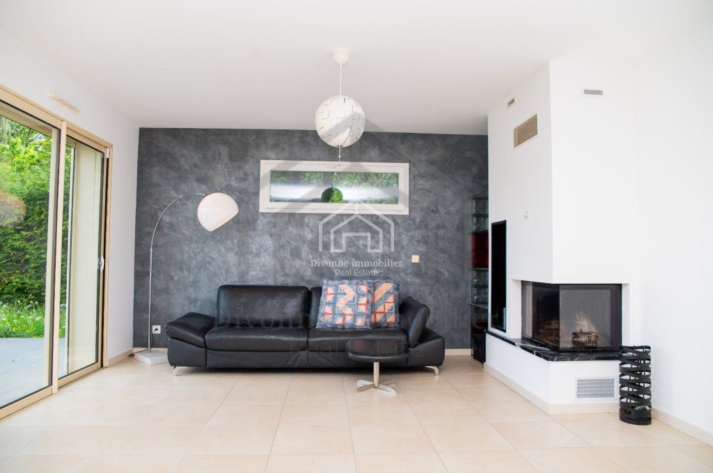 VILLA A LOUER - DIVONNE LES BAINS - 163.3 m2 - 3 990 &euro; charges comprises par mois