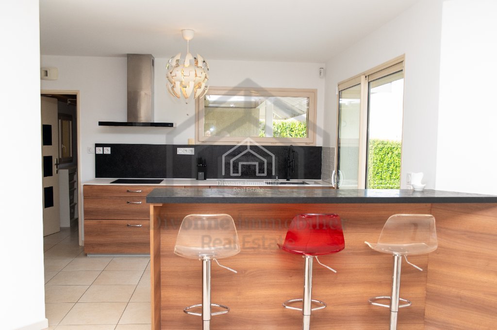VILLA A LOUER - DIVONNE LES BAINS - 163.3 m2 - 3 990 &euro; charges comprises par mois