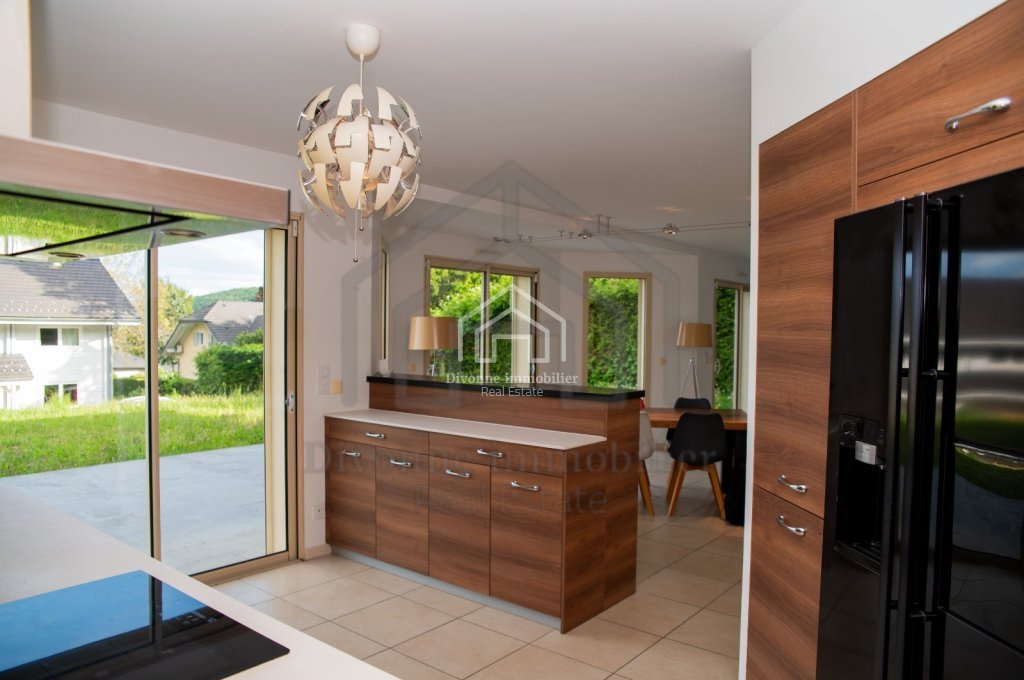 VILLA A LOUER - DIVONNE LES BAINS - 163.3 m2 - 3 990 &euro; charges comprises par mois