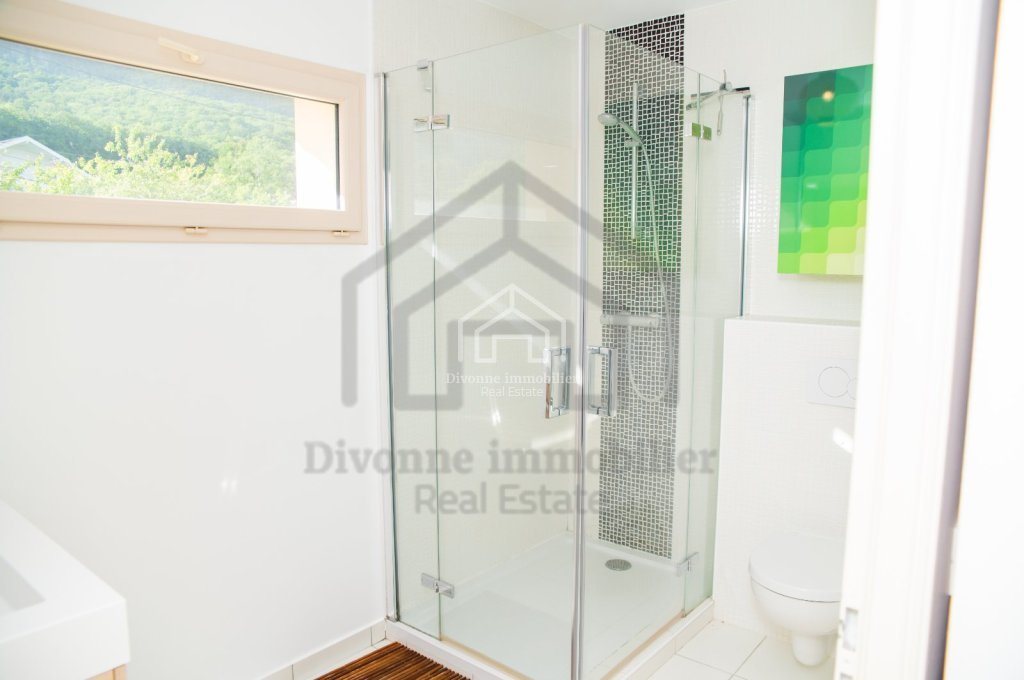 VILLA A LOUER - DIVONNE LES BAINS - 163.3 m2 - 3 990 &euro; charges comprises par mois