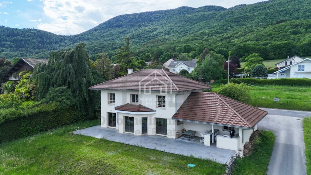 VILLA A LOUER - DIVONNE LES BAINS - 163.3 m2 - 3 990 &euro; charges comprises par mois