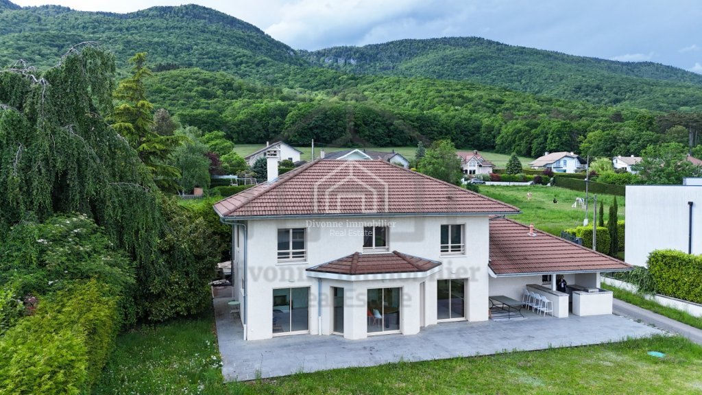 VILLA A LOUER - DIVONNE LES BAINS - 163.3 m2 - 3 990 &euro; charges comprises par mois