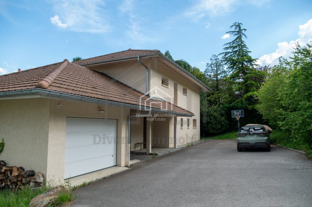 VILLA A LOUER - DIVONNE LES BAINS - 163.3 m2 - 3 990 &euro; charges comprises par mois