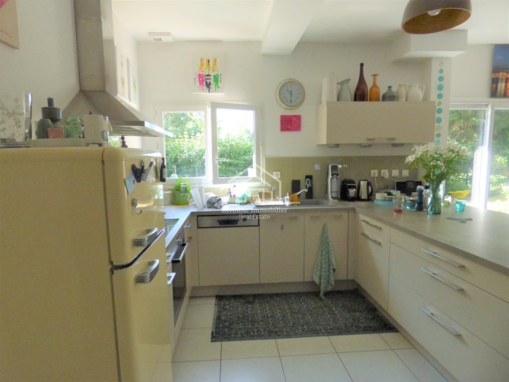 VILLA A LOUER - GEX - 123.1 m2 - 3 015 &euro; charges comprises par mois