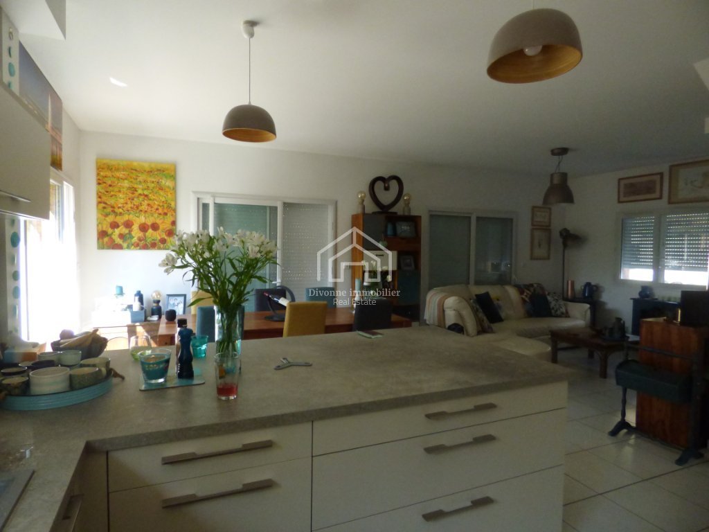 VILLA A LOUER - GEX - 123.1 m2 - 3 015 &euro; charges comprises par mois