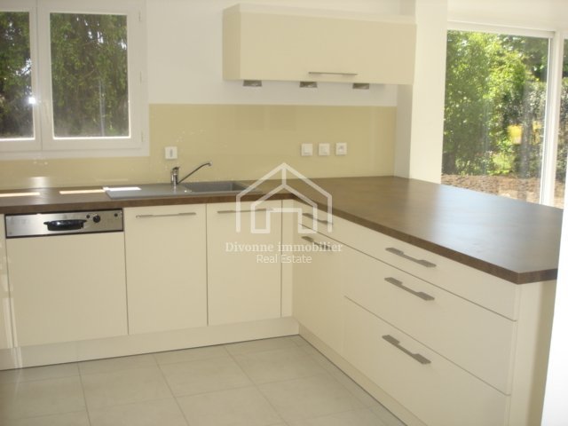 VILLA A LOUER - GEX - 124.63 m2 - 2�980�&euro; charges comprises par mois