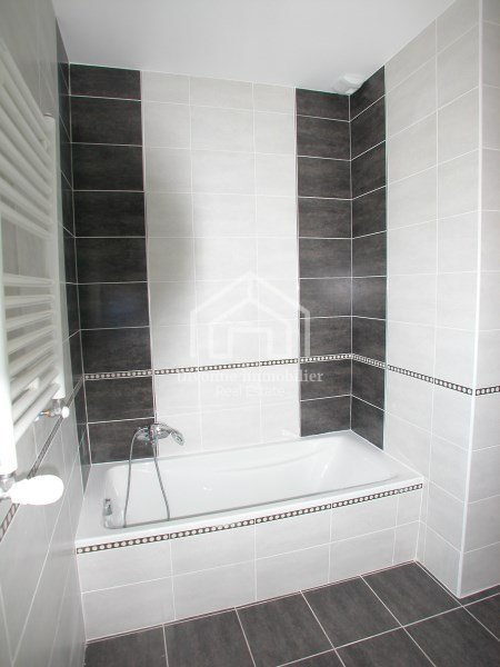 VILLA A LOUER - GEX - 124.63 m2 - 2�980�&euro; charges comprises par mois