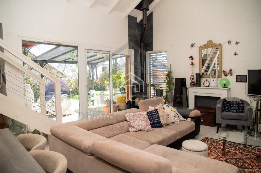 VILLA TO RENT - GEX - 136.21 m2 - 2�690�&euro; including tenant fees